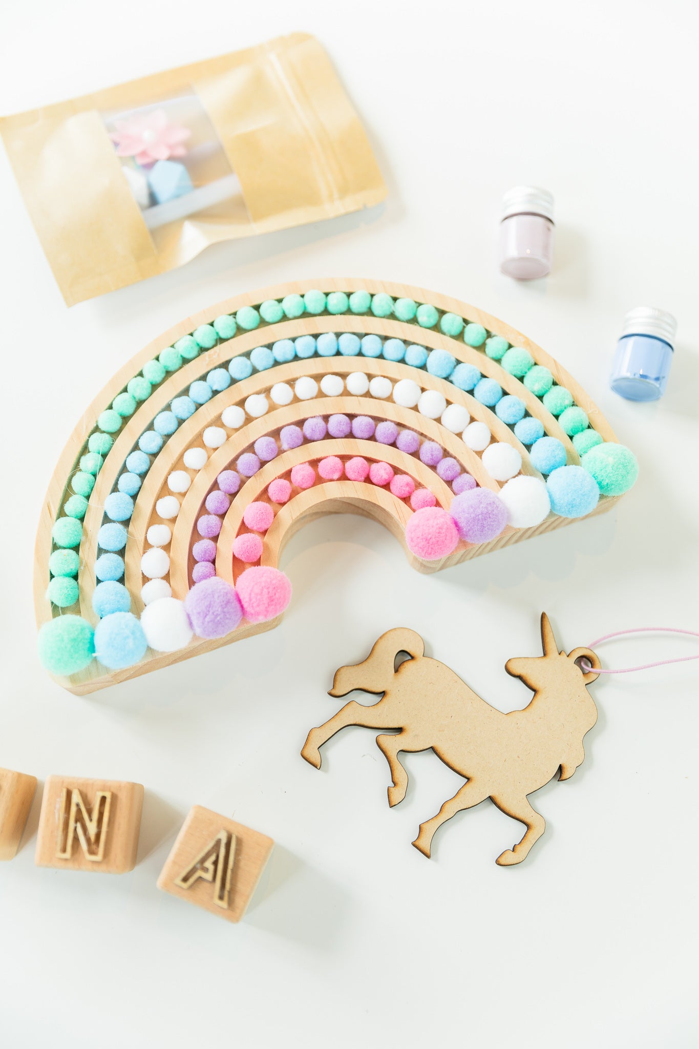 WOODEN POMPOM RAINBOW & UNICORN DECO PAINTING KIT